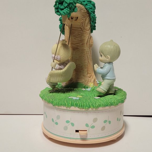 Precious Moments Animated Music Box - Picture 3 of 4